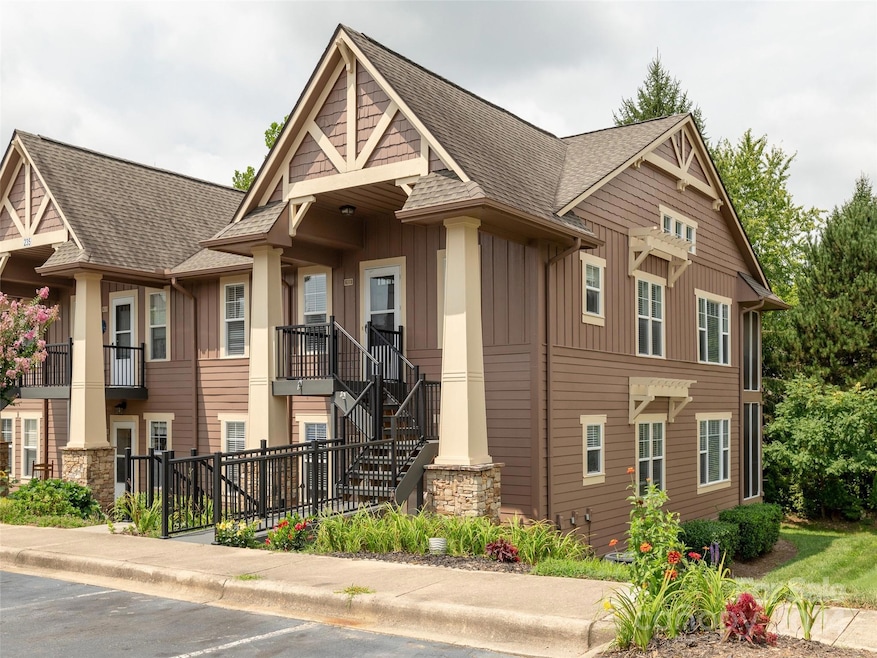 235 Deermouse Way unit 1106, Hendersonville, NC 28792 - photo 1