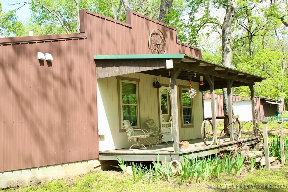 1005 N Osage St, Chouteau, OK 74337 - photo 1