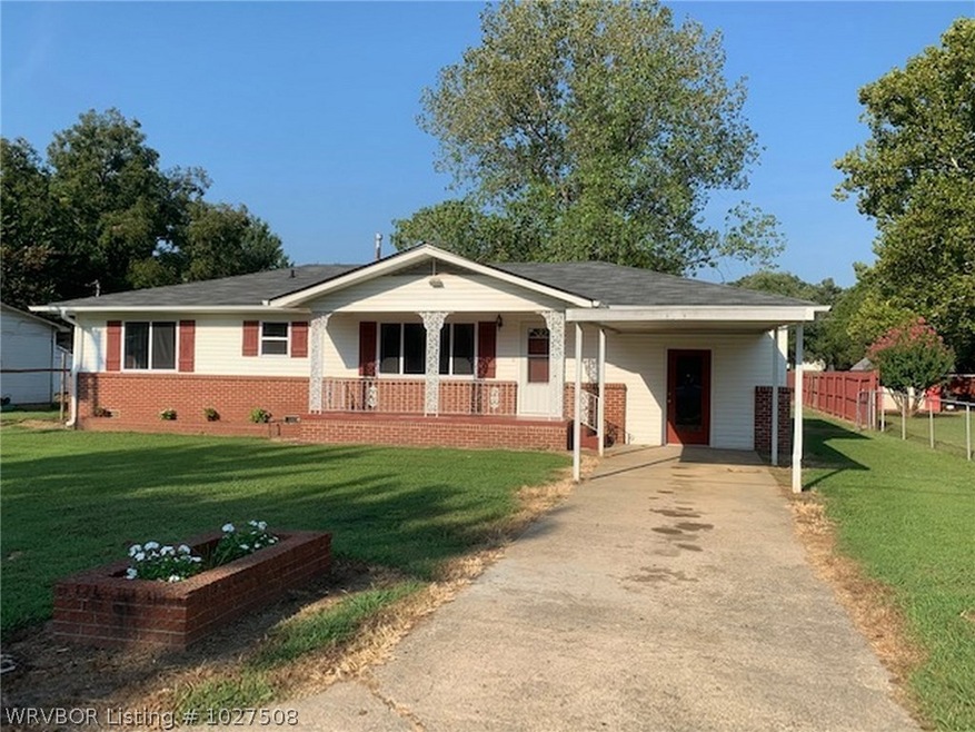 906 Enid St, Muldrow, OK 74948 - photo 1