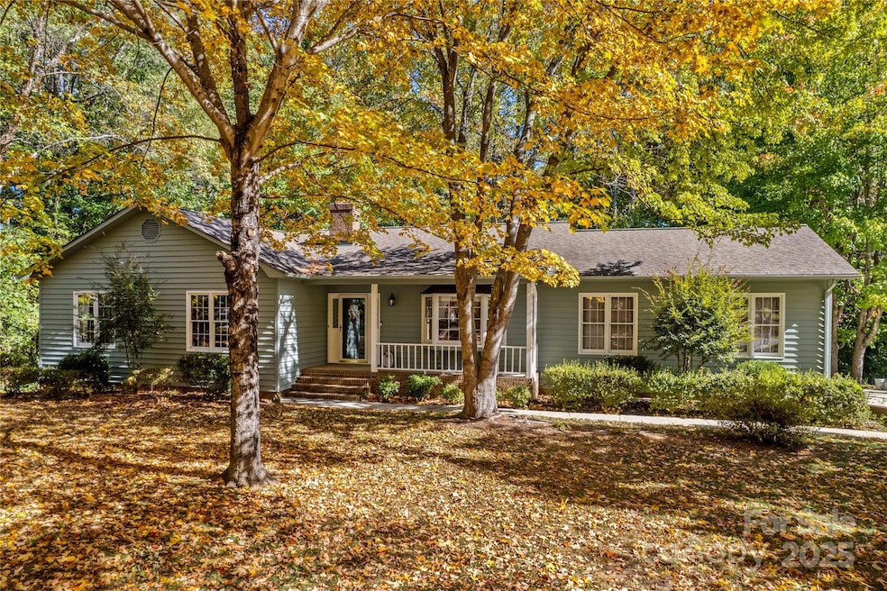 864 Hunter Dr, Mooresville, NC 28115 - photo 1