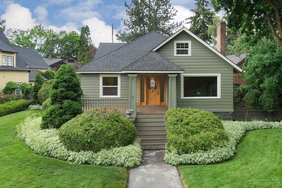 924 NW Riverside Blvd, Bend, OR 97701 - photo 1