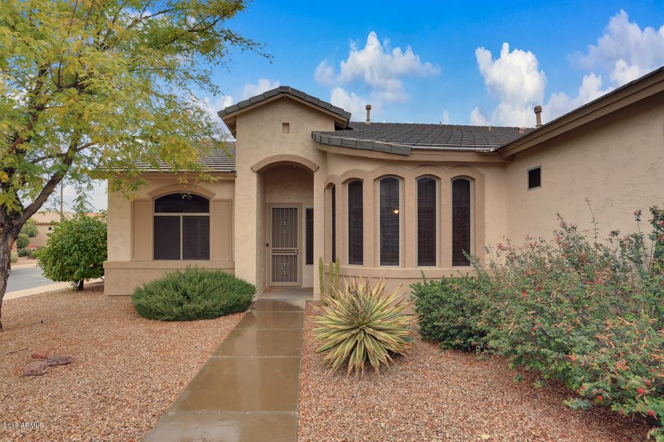 Front entry with unique rounded windows