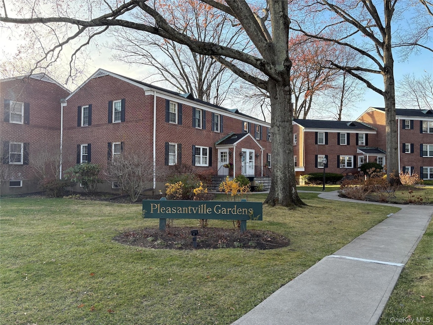 291 Manville Rd unit 2D, Pleasantville, NY 10570 - photo 1