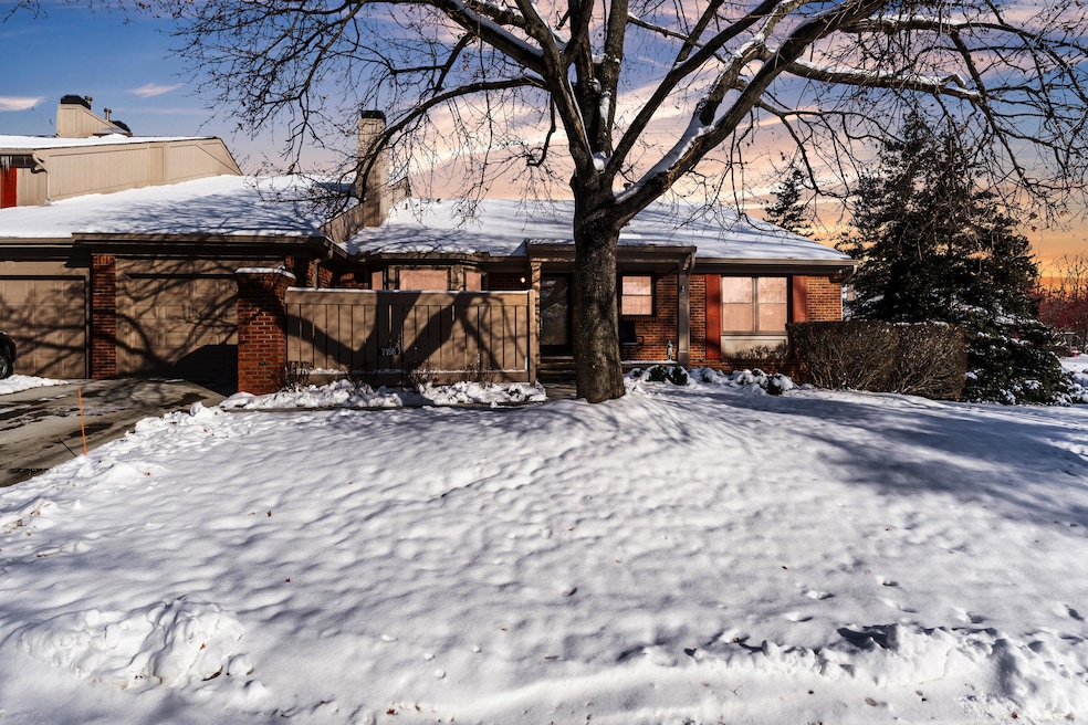 7156 Sturnbridge, West Bloomfield, MI 48322 - photo 1