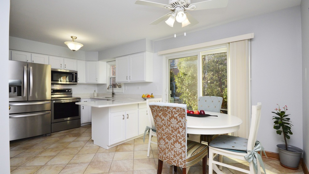 2122 Rugen Rd unit D, Glenview, IL 60026 - photo 1