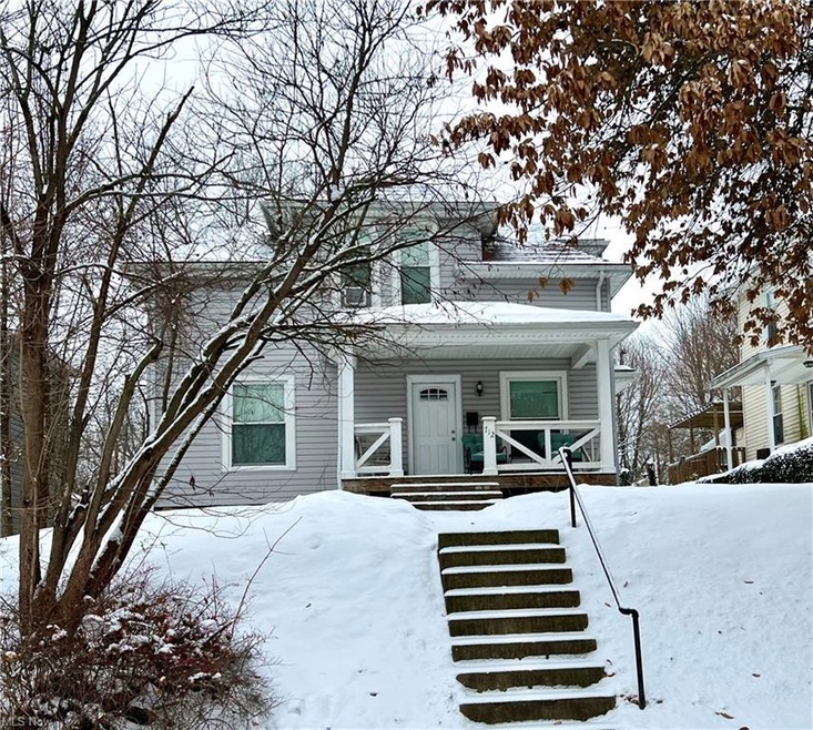 712 Locust St, Coshocton, OH 43812 - photo 1