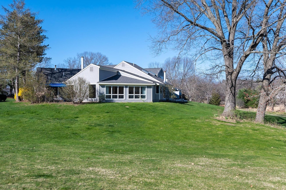 19 Walden Pond Dr, Nashua, NH 03064 - photo 1