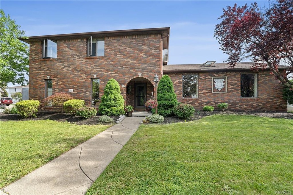 285 Selkirk Dr, North Tonawanda, NY 14120 - photo 1