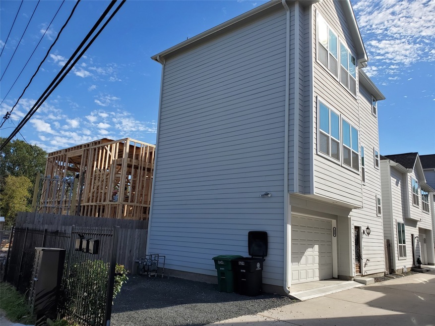 609 Link Rd, Houston, TX 77009 - photo 1