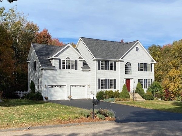 11 Spinning Wheel Dr, Uxbridge, MA 01569 - photo 1
