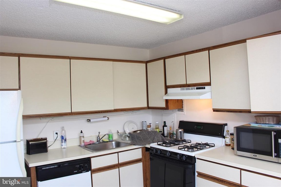 Radnor House unit 612, Bryn Mawr, PA 19010 - photo 1