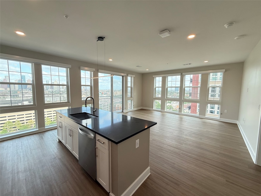 VACANT UNIT SHOWN - LAYOUT MAY DIFFER