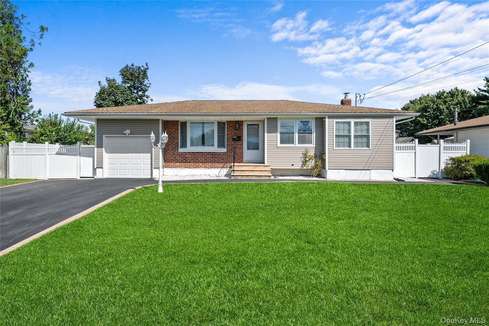 Pending $599,999 • Co-Listing Agent