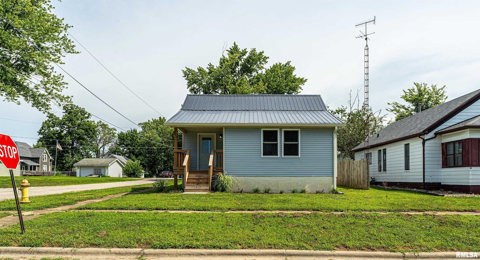 302 Willard Ave, Lincoln, IL 62656 - photo 1