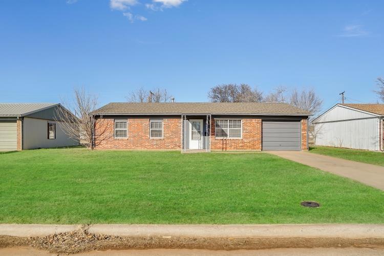 609 Saturn St, Altus, OK 73521 For Sale