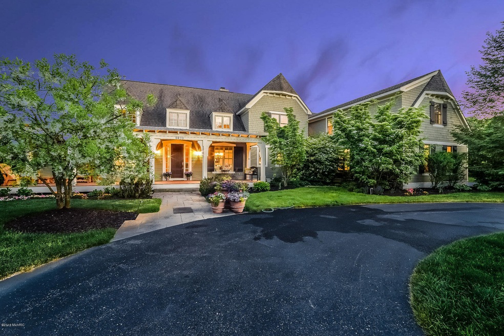 001-Front_View_Twilight-2828484-medium