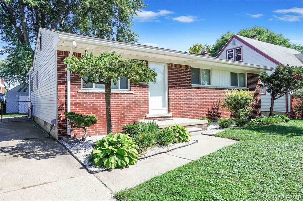 26670 Parkington St, Roseville, MI 48066 - photo 1