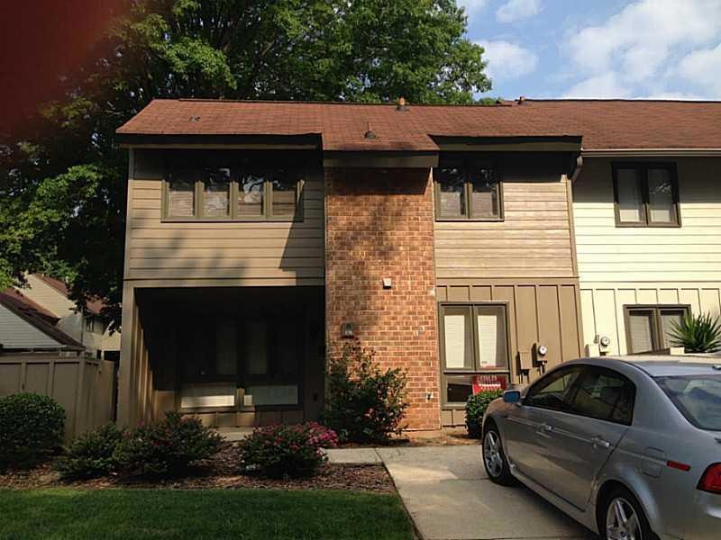 Exterior Front. Freshly painted!