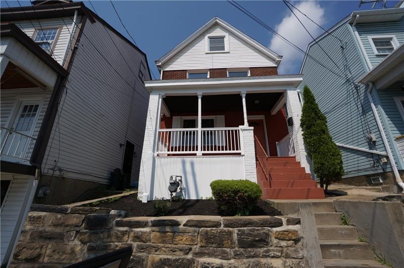 Beautiful 5 bedroom beauty in pristine condition..