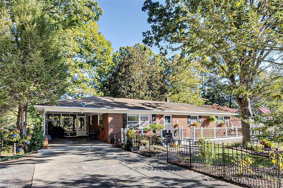 215 Sunrise Ave, Asheboro, NC 27203 - photo 1