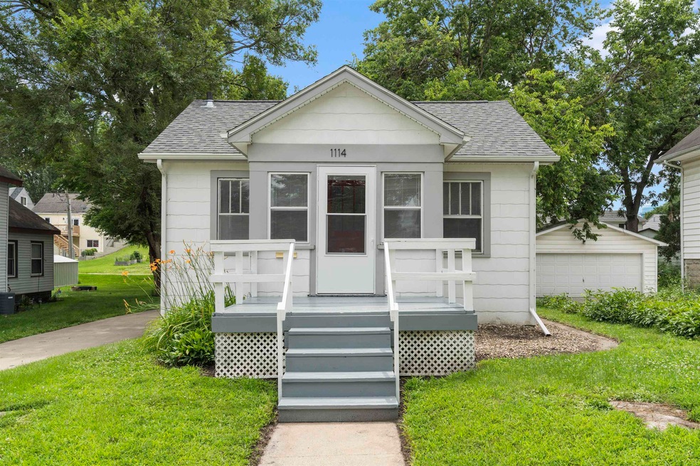 1114 W 8th St, Cedar Falls, IA 50613 - photo 1