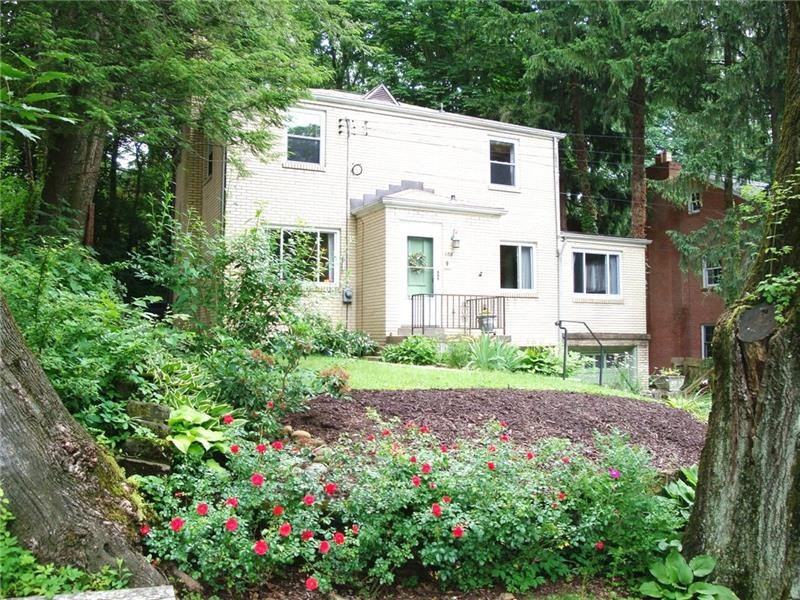 -This Majestic Colonial is set back from the acces