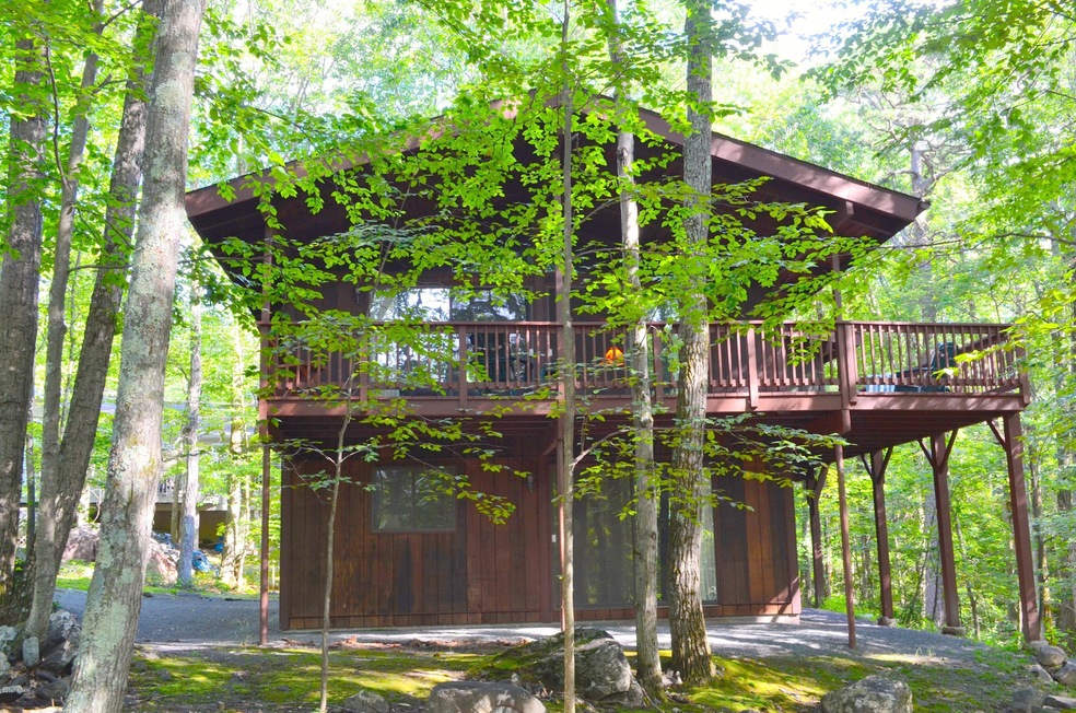 803 Hickory Ct, Hawley, PA 18428 - photo 1