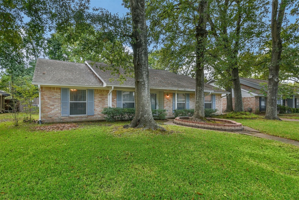 7151 Bayou Forest Dr, Houston, TX 77088 - photo 1