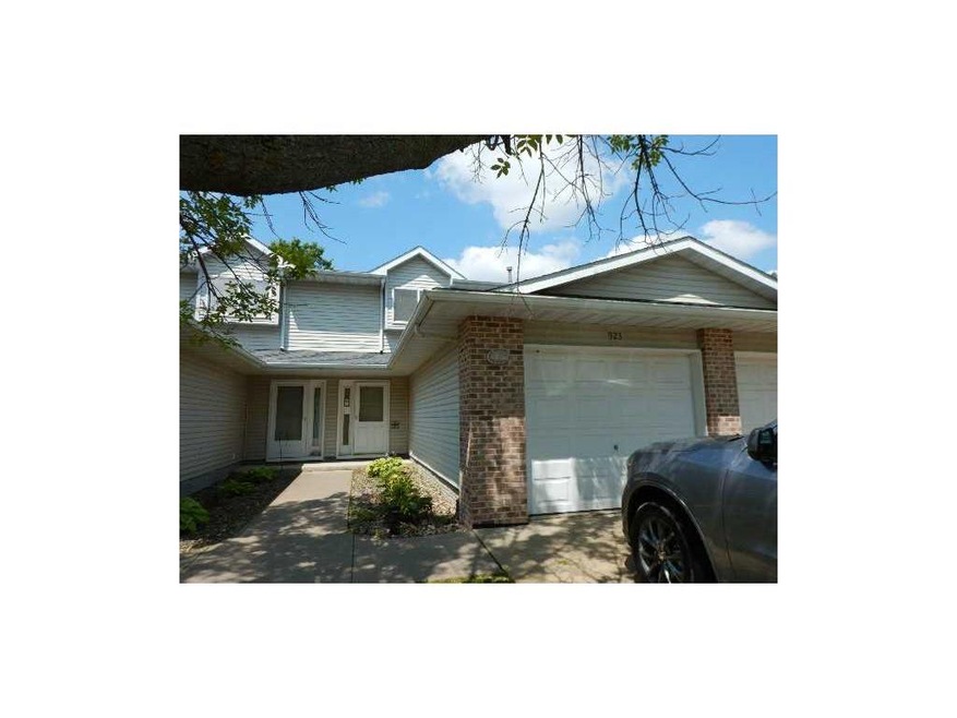 923 Grand Avenue Ct unit 923, Marion, IA 52302 - photo 1