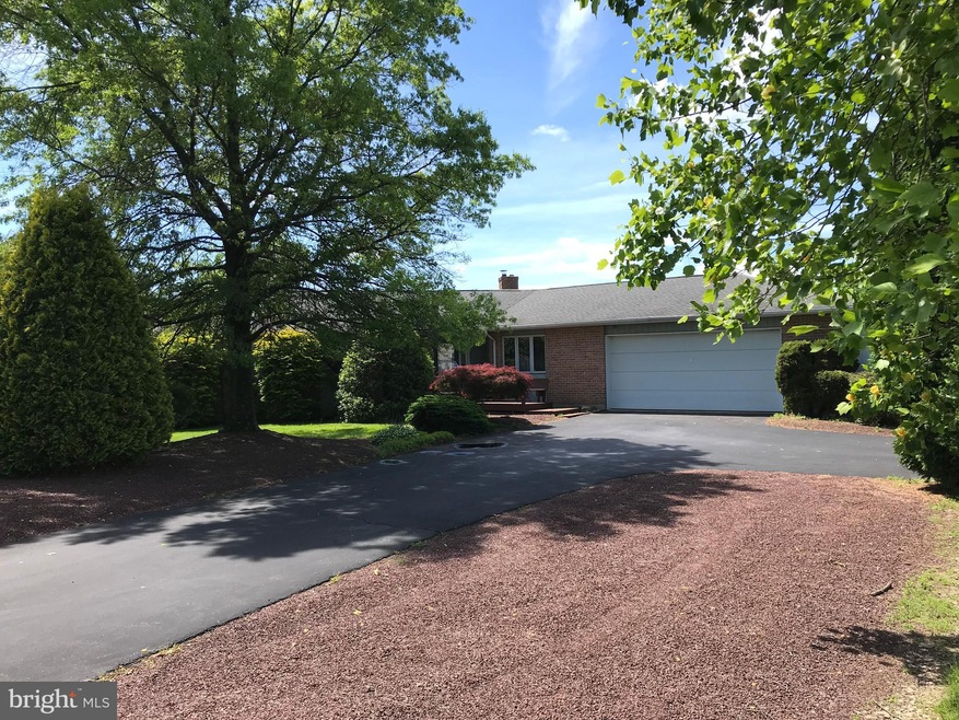 2106 Daniel St, Coplay, PA 18037 - photo 1