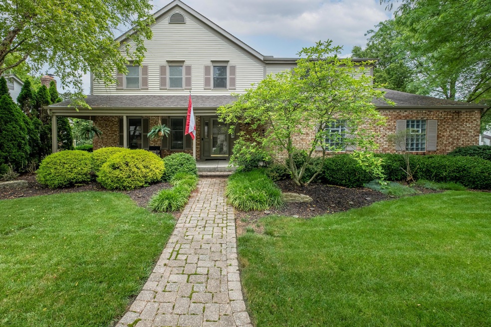 2164 Stratingham Dr-33