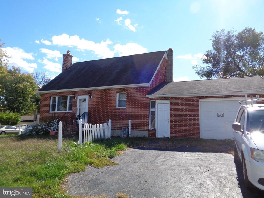 135 Hazel Ave, Halethorpe, MD 21227 - photo 1