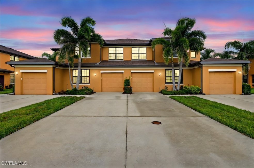Townhome / multi-family property featuring stucco