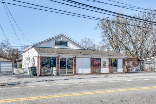 249 N Spring St, Sparta, TN 38583 - photo 1