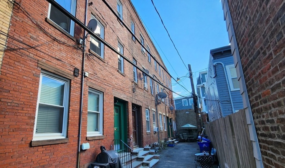 5 Wilbur Ct unit 2, Boston, MA 02128 - photo 1