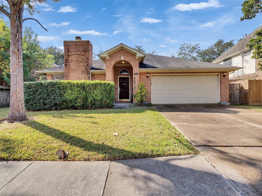 2902 Hollow Creek Dr, Houston, TX 77082 - photo 1