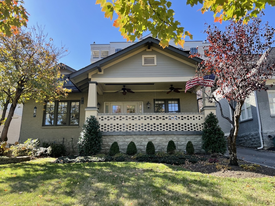 Pretty & well maintained cottage in a walkable neighborhood!