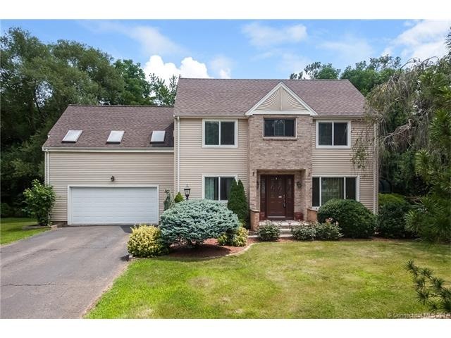 Beautiful Curb Appeal at end of Cul-De Sac