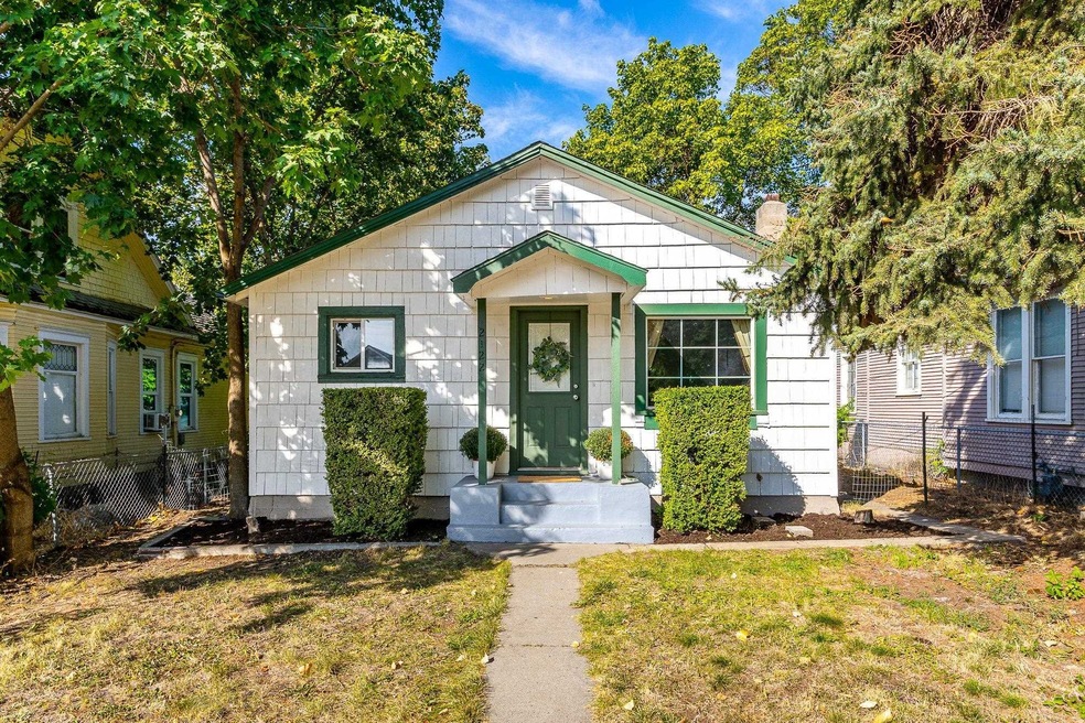 2122 W Dean Ave, Spokane, WA 99201 - photo 1