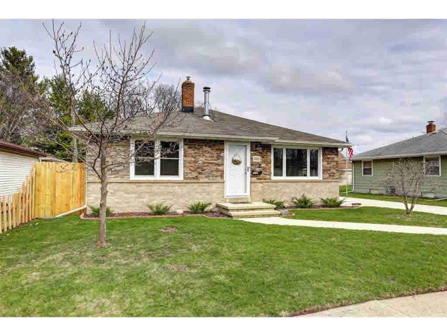 1700 N Elinor St, Appleton, WI 54914 - photo 1