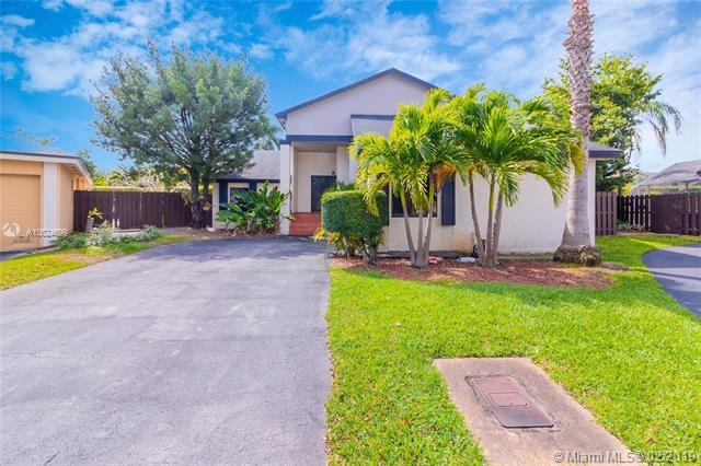 5435 SW 152nd Place Cir, Miami, FL 33185 - photo 1