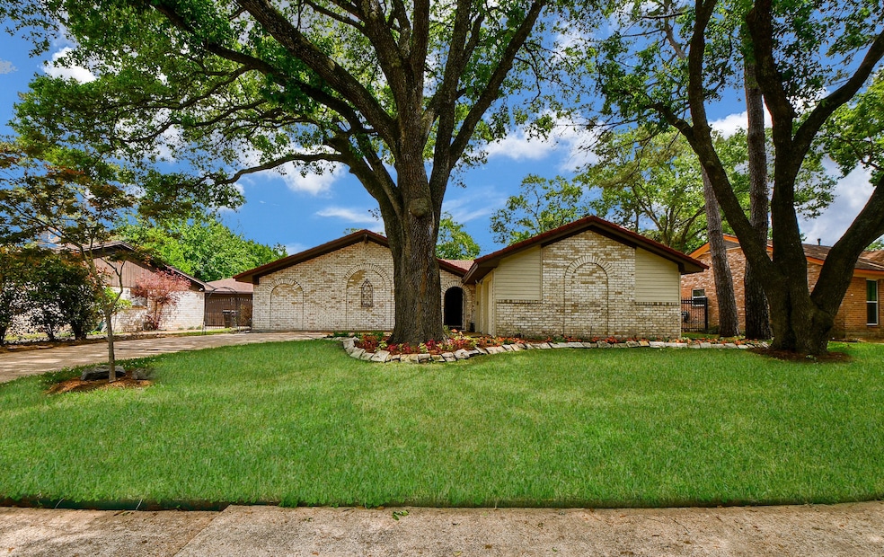 9246 Landwood Dr, Houston, TX 77040 - photo 1
