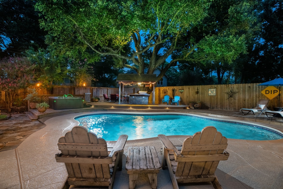 826 W 43rd St, Houston, TX 77018 - photo 1