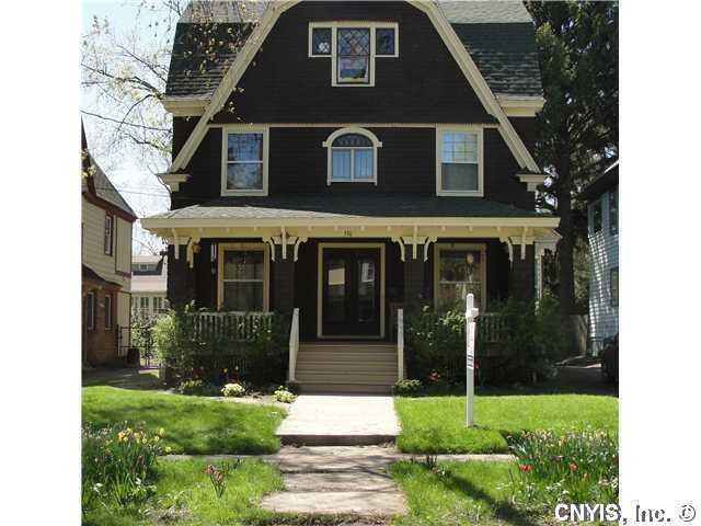 Exterior Front Summer photo