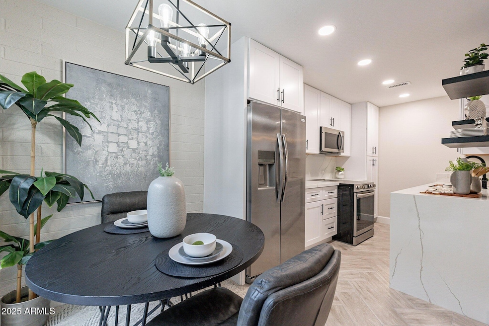 Eat-in Kitchen