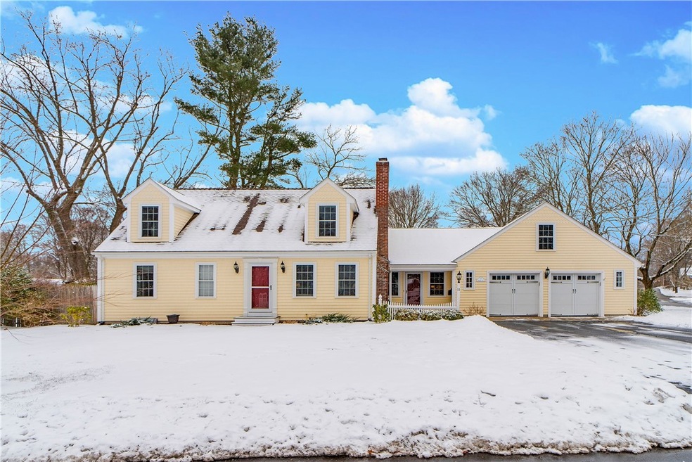 11 Roberta Dr, Barrington, RI 02806 - photo 1