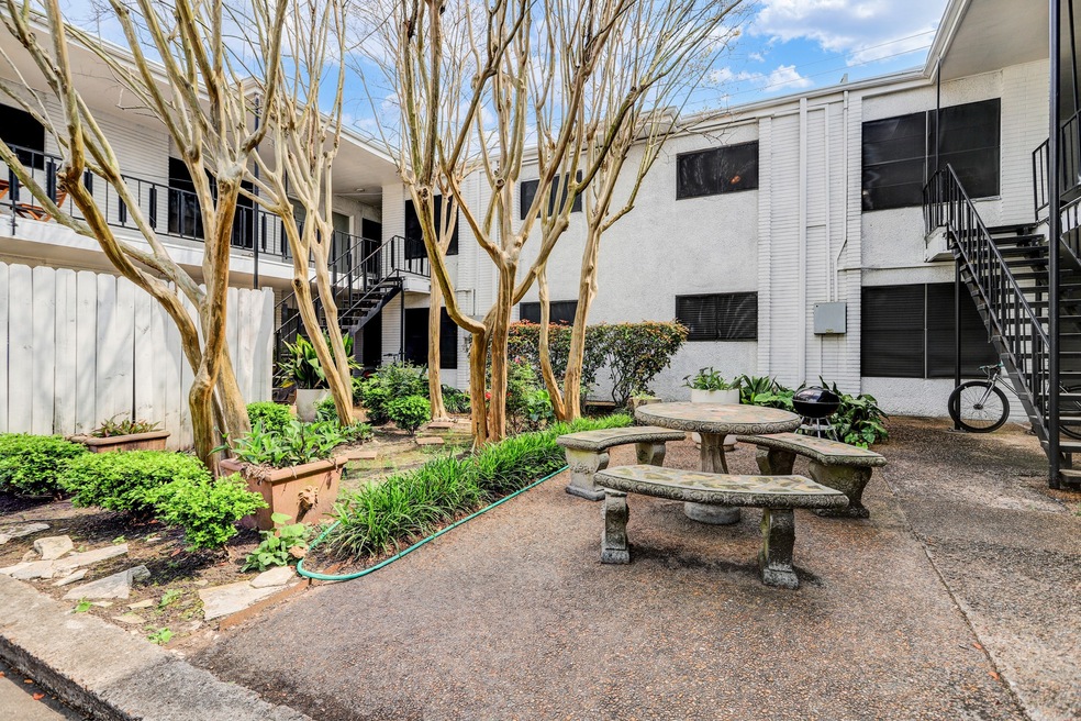 1645 W Main St unit 20, Houston, TX 77006 - photo 1