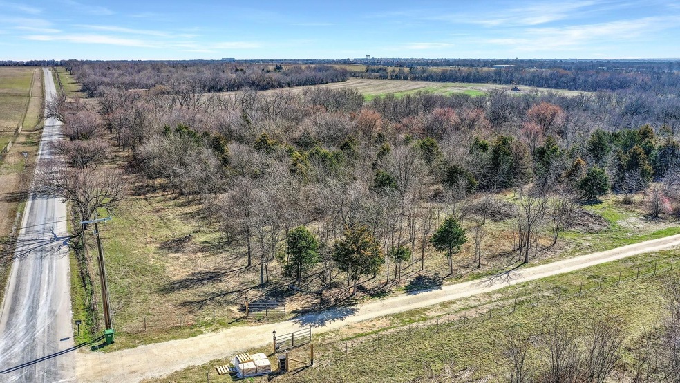 2118 Plainview Rd, Sherman, TX 75092 - photo 1