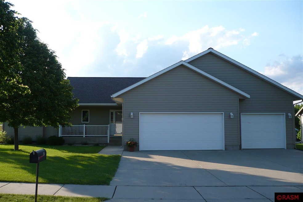 44 Cedar Dr, New Ulm, MN 56073 - photo 1