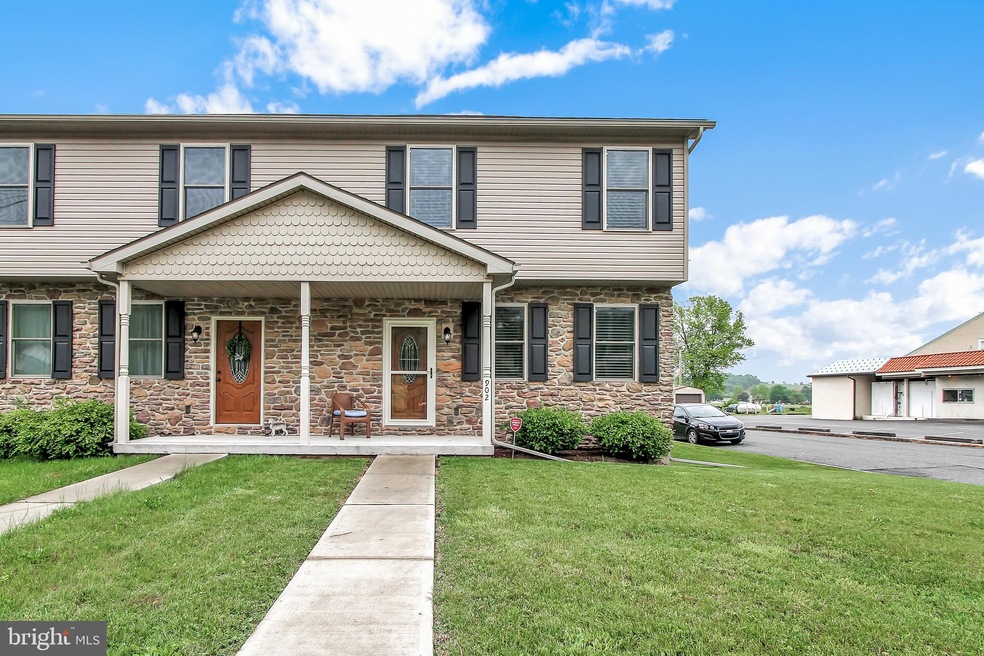 902 Main St, Bally, PA 19503 - photo 1